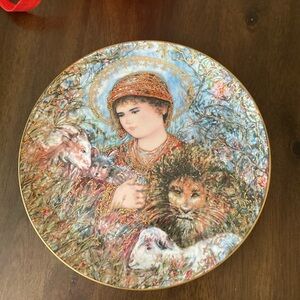 Edna Hibel 1989 Numbered Plate with Figurative Lion & Shepherd Motif
